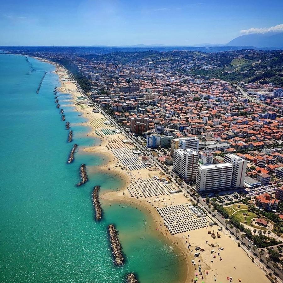 Mira Apartment Pescara Bagian luar foto